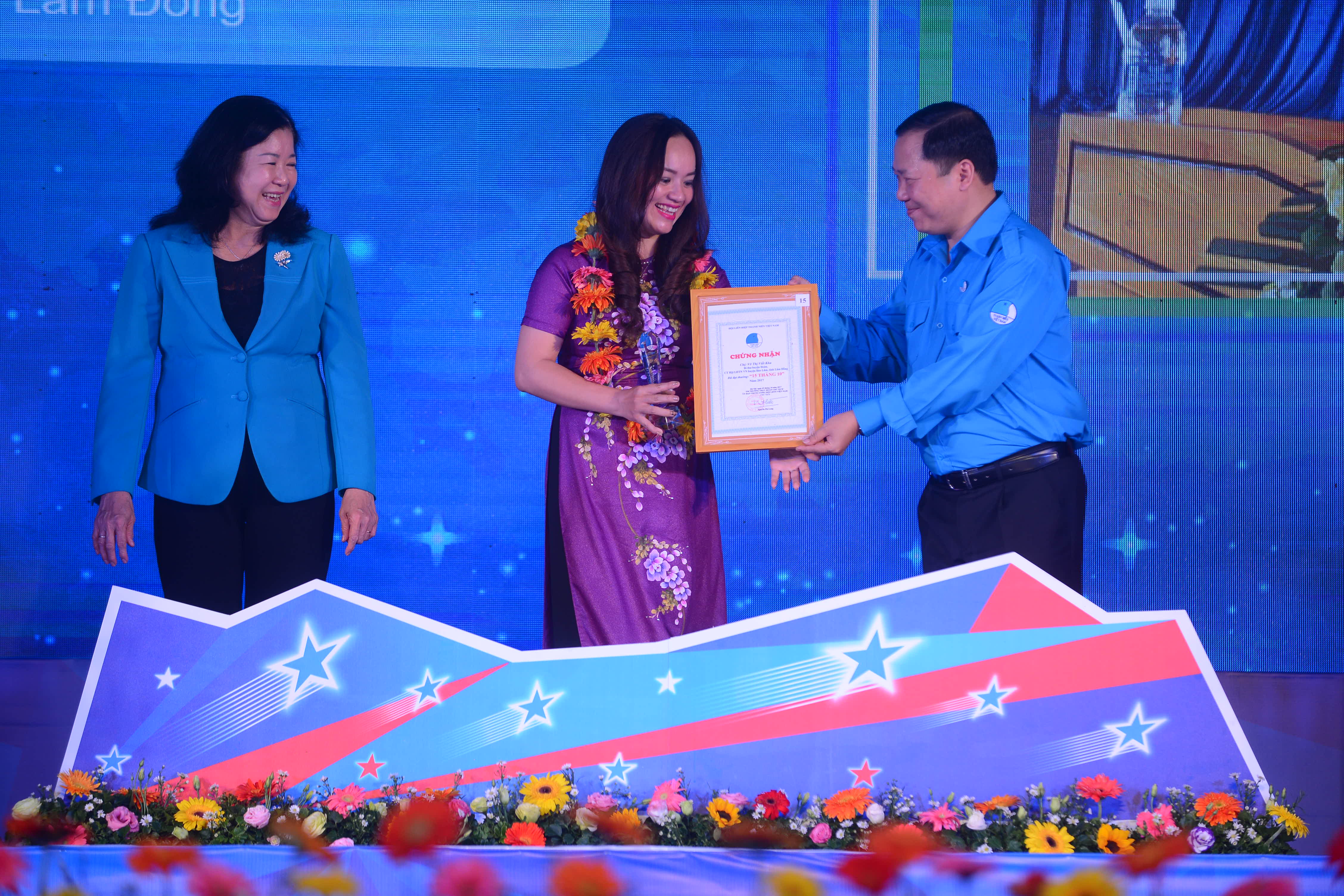 Vinh danh Thanh niên sống đẹp, cán bộ Hội tiêu biểu - Ảnh 4. Vinh danh Thanh niên sống đẹp, cán bộ Hội tiêu biểu - Ảnh 4.