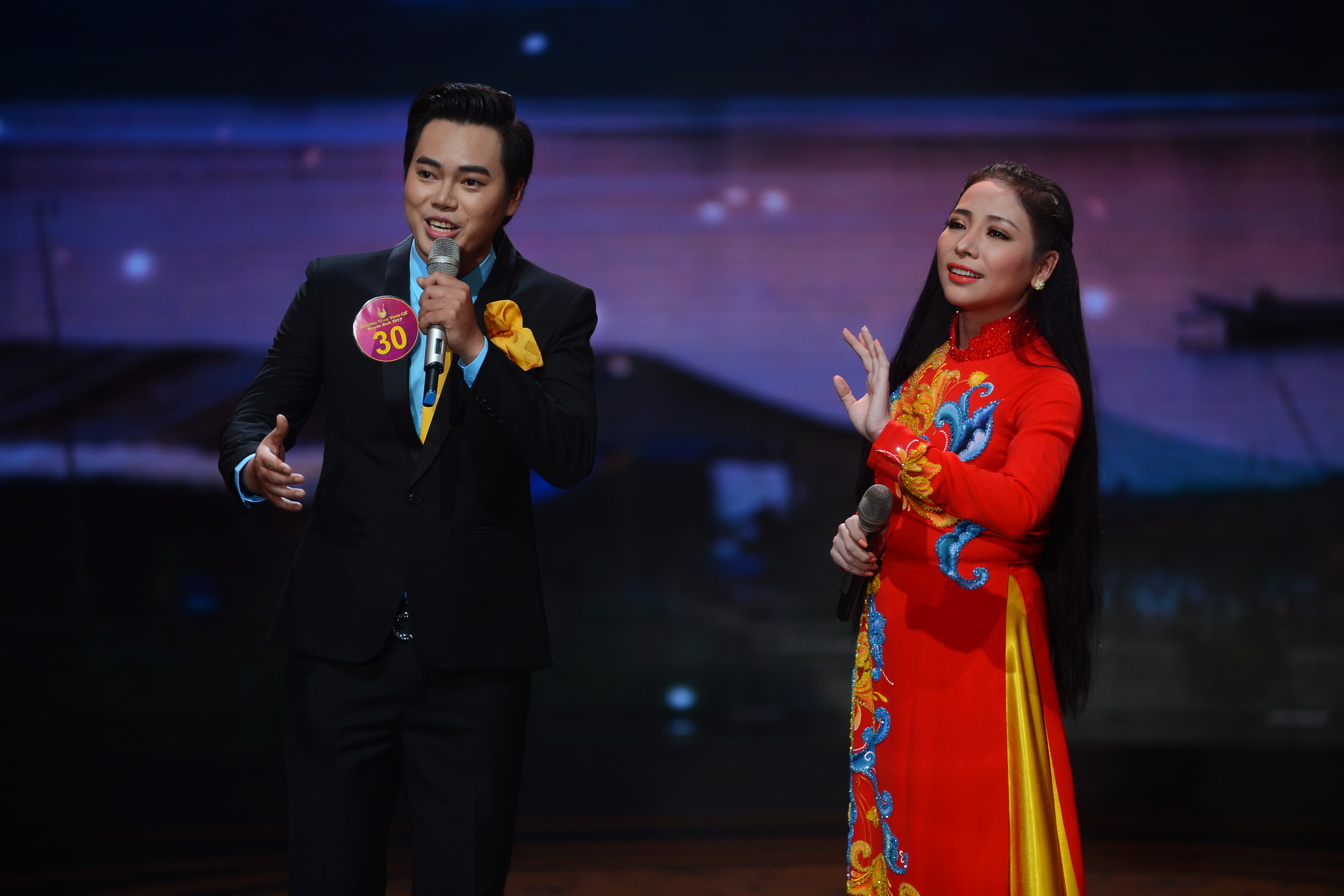 Nghe ca cổ như chuyến xe nhiều cảm xúc về miền Tây - Ảnh 4. Nghe ca cổ như chuyến xe nhiều cảm xúc về miền Tây - Ảnh 4.