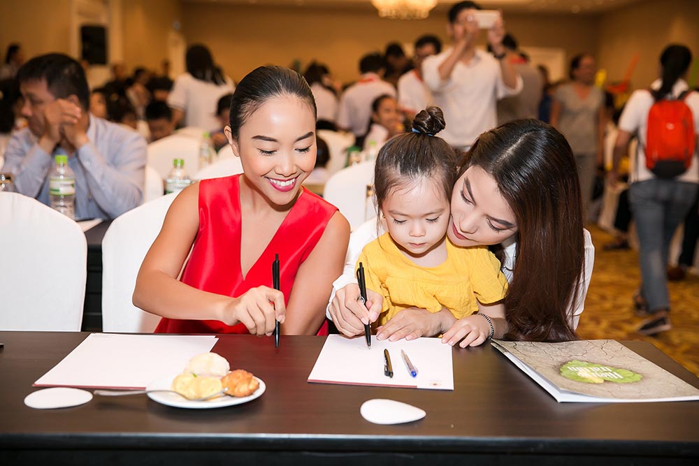 Vui Trăng Cười và trung thu yêu thương ấm áp tình nghệ sĩ - Ảnh 3. Vui Trăng Cười và trung thu yêu thương ấm áp tình nghệ sĩ - Ảnh 3.