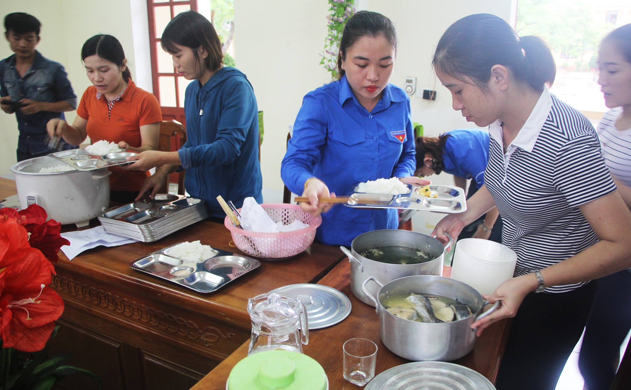 Được đưa vào trường học trú bão, tôi thấy yên tâm hơn... - Ảnh 12.