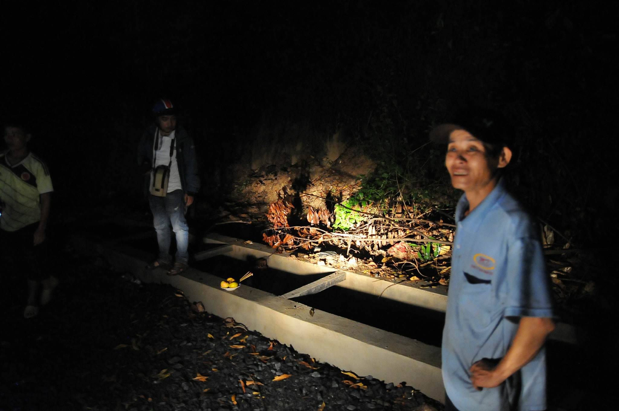 Đang tìm kiếm bé trai bị nước cuốn trôi vào cống - Ảnh 1. Đang tìm kiếm bé trai bị nước cuốn trôi vào cống - Ảnh 1.