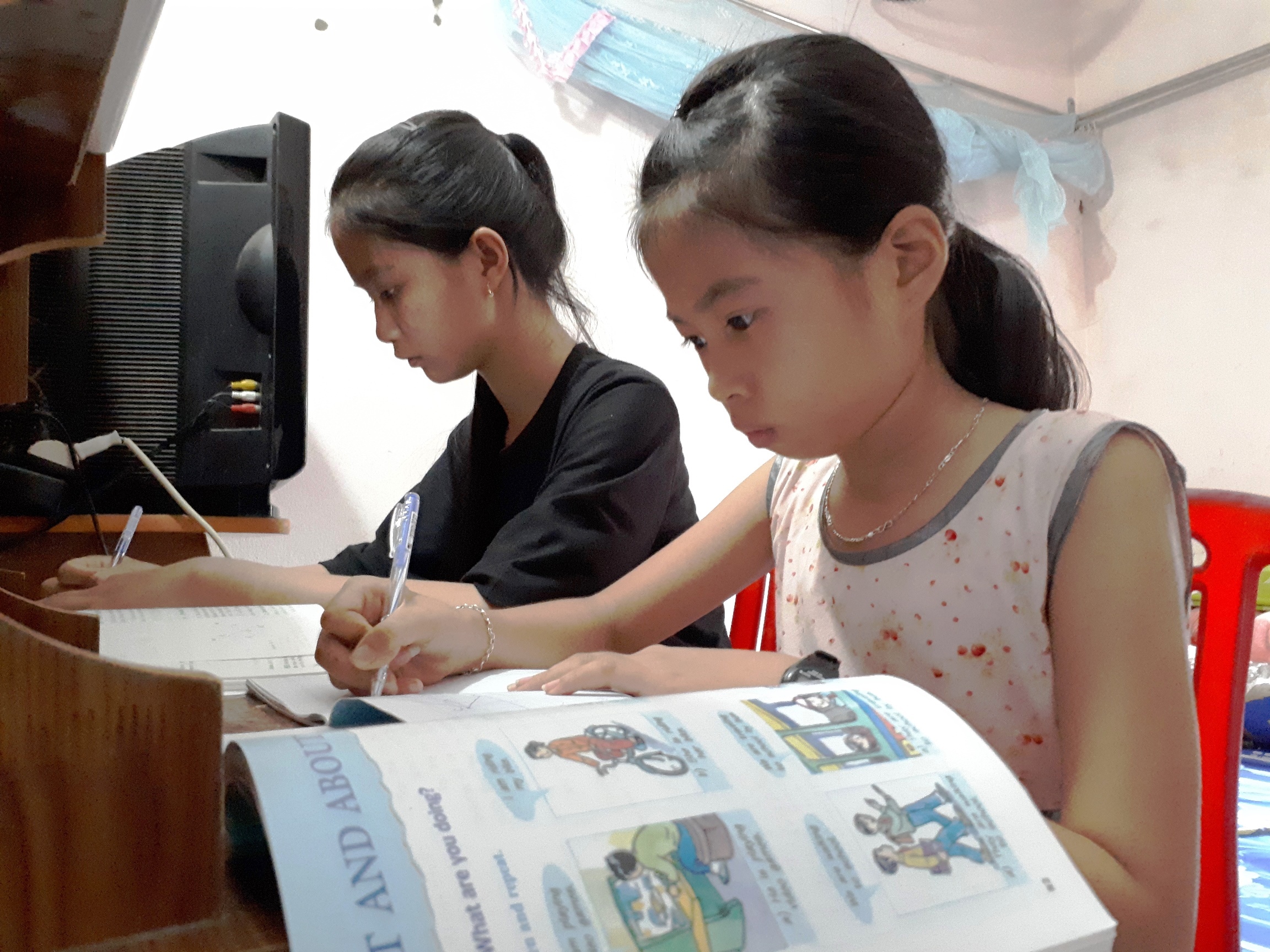 Những nữ học trò làng Chan Chu - Ảnh 4. Những nữ học trò làng Chan Chu - Ảnh 4.