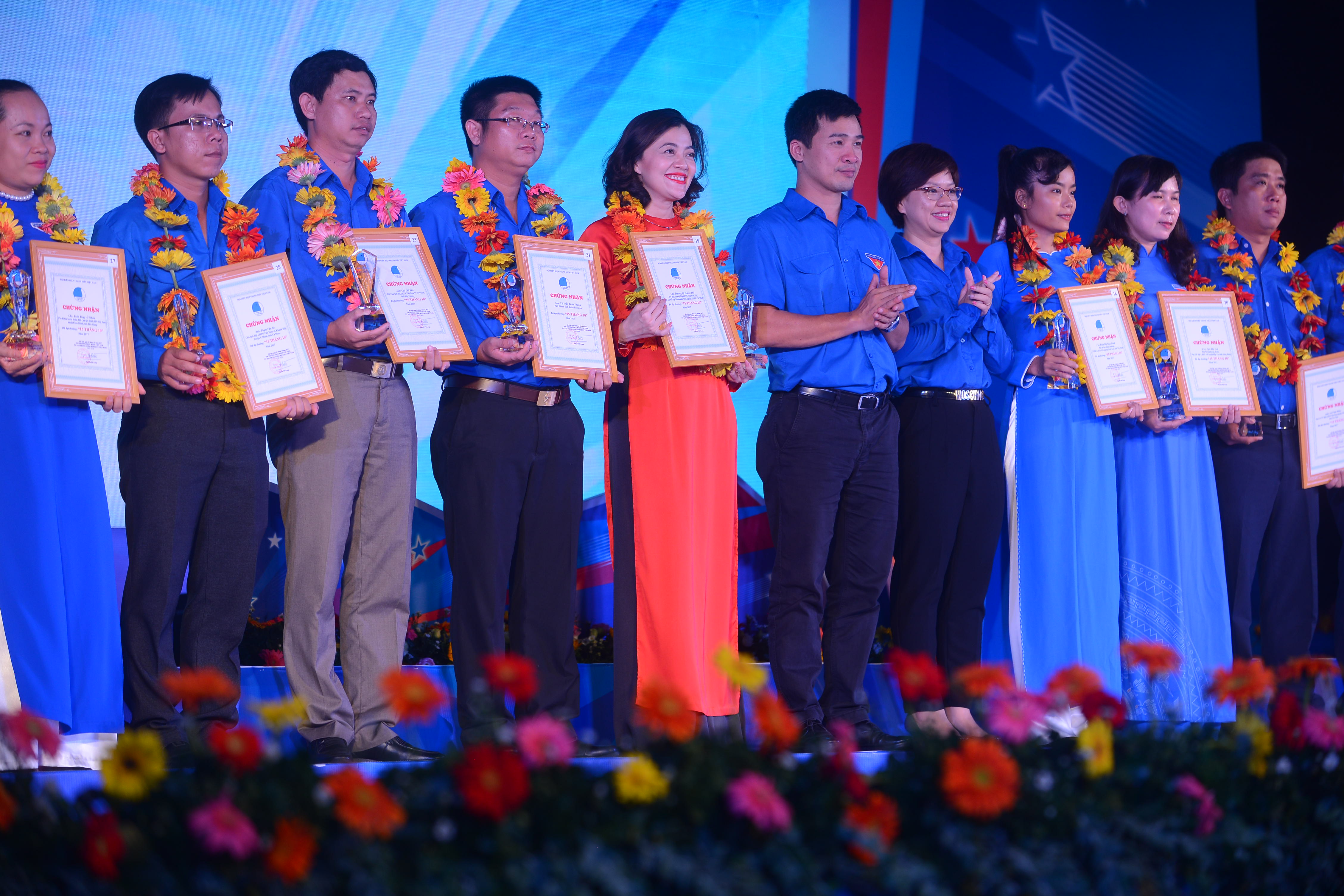 Vinh danh Thanh niên sống đẹp, cán bộ Hội tiêu biểu - Ảnh 1. Vinh danh Thanh niên sống đẹp, cán bộ Hội tiêu biểu - Ảnh 1.