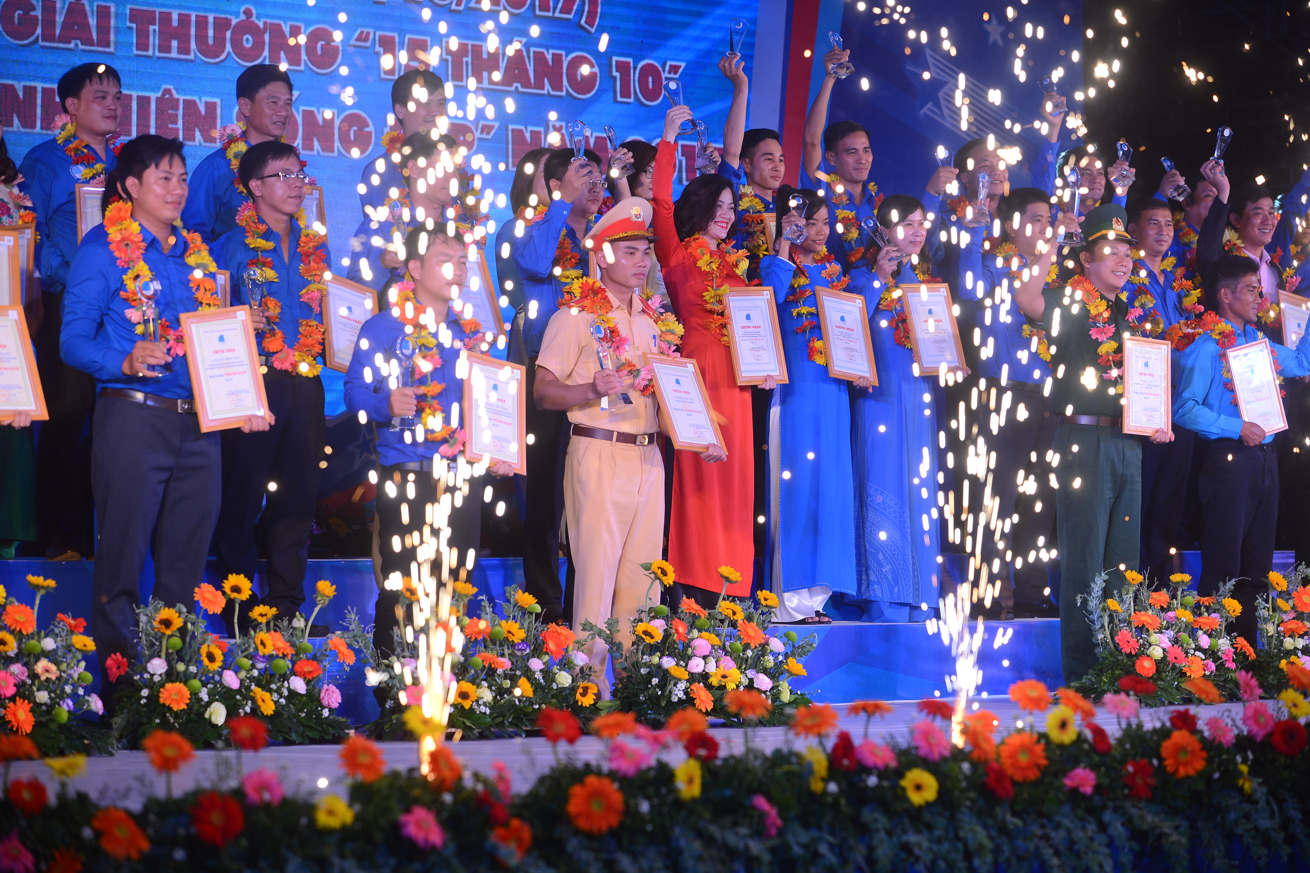 Vinh danh Thanh niên sống đẹp, cán bộ Hội tiêu biểu - Ảnh 6. Vinh danh Thanh niên sống đẹp, cán bộ Hội tiêu biểu - Ảnh 6.