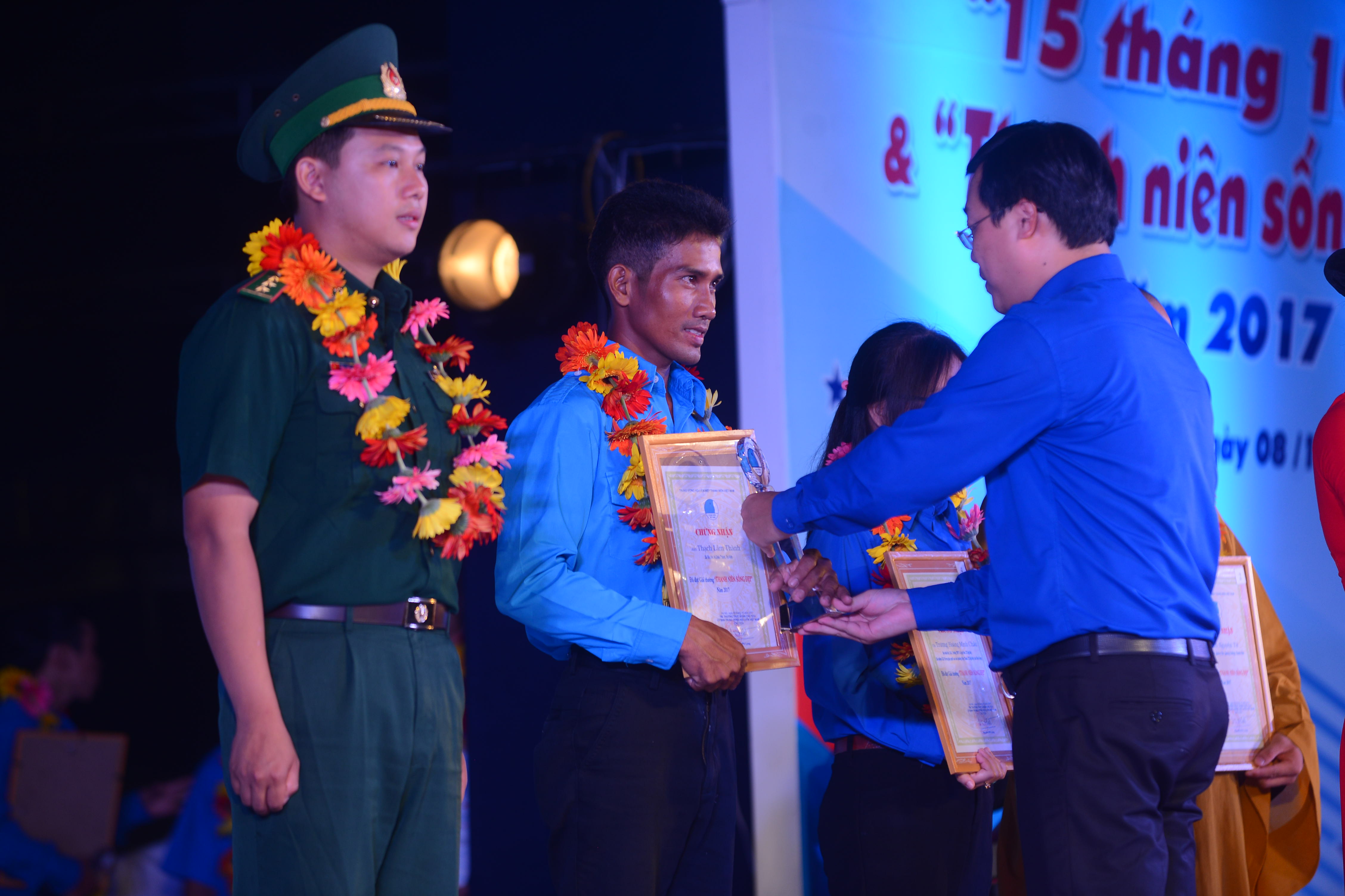 Vinh danh Thanh niên sống đẹp, cán bộ Hội tiêu biểu - Ảnh 7. Vinh danh Thanh niên sống đẹp, cán bộ Hội tiêu biểu - Ảnh 7.