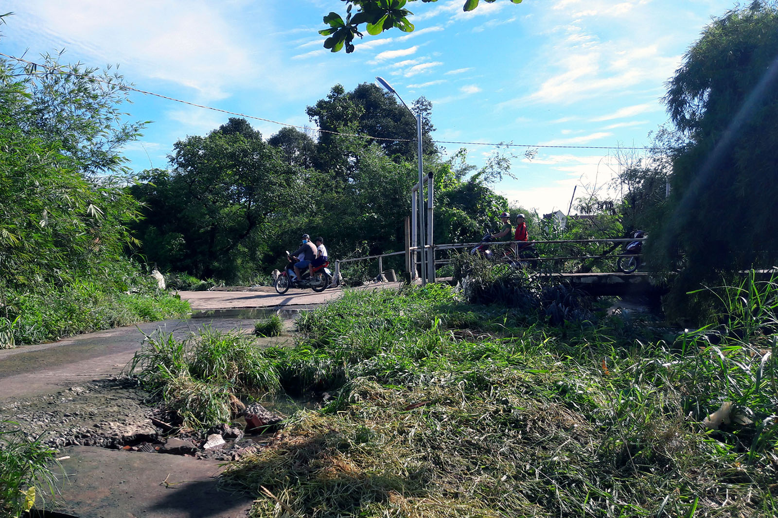 Rùng mình khi đi cây cầu qua suối Săn Máu - Ảnh 4. Rùng mình khi đi cây cầu qua suối Săn Máu - Ảnh 4.