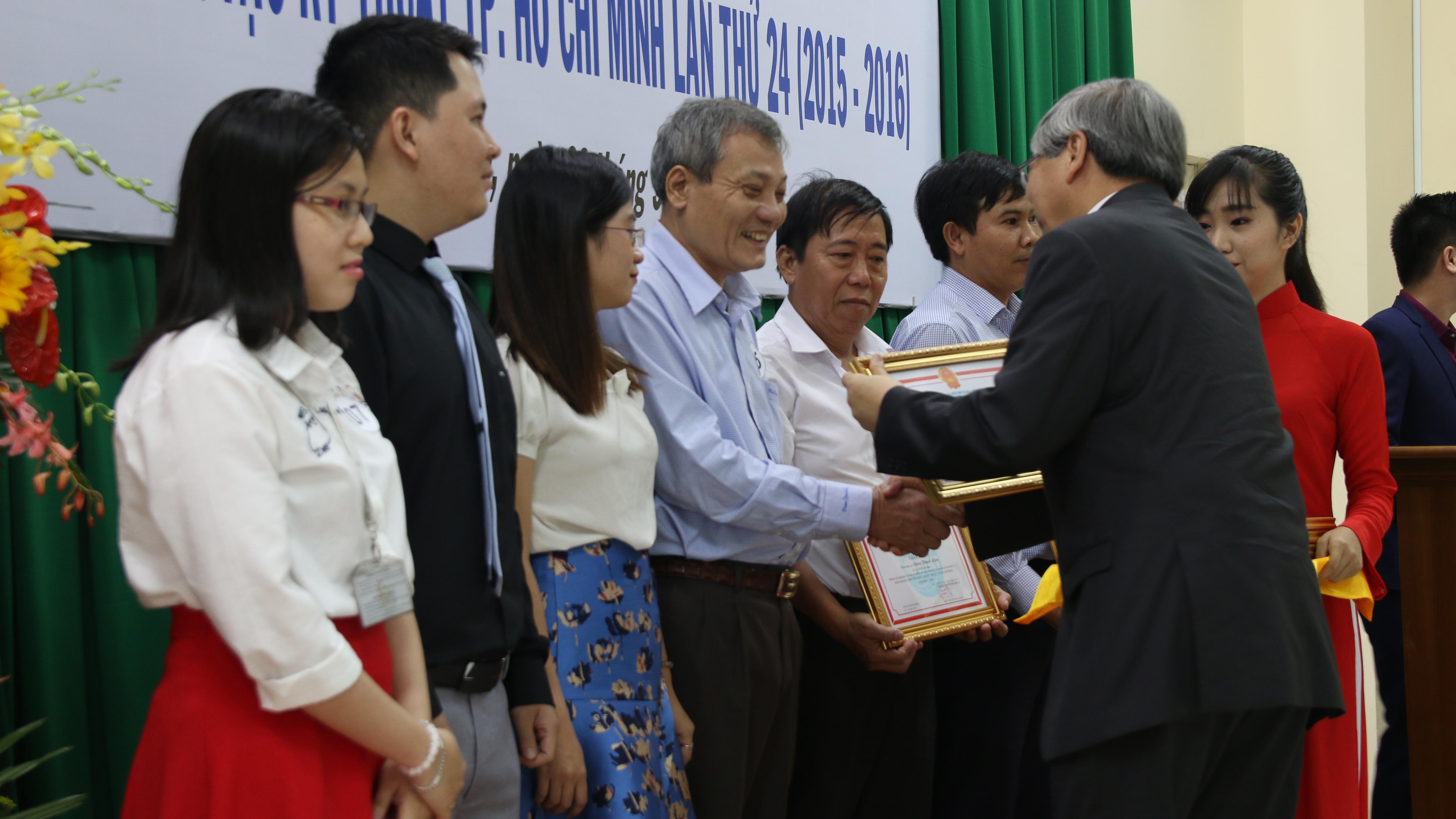 Giải thưởng sáng tạo kỹ thuật tăng gấp đôi - Ảnh 1. Giải thưởng sáng tạo kỹ thuật tăng gấp đôi - Ảnh 1.