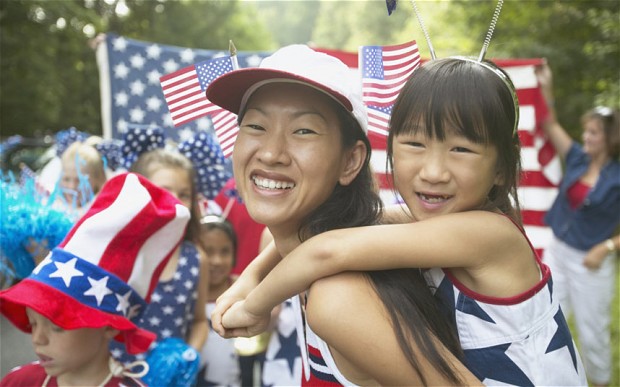 Người châu Á sẽ là nhóm dân nhập cư lớn nhất ở Mỹ - Ảnh 1.