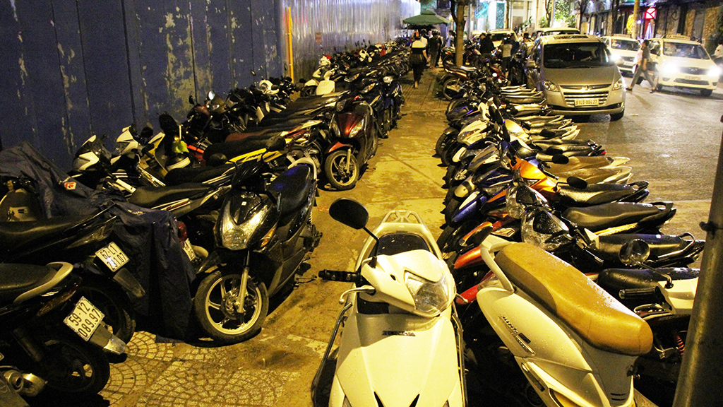 Thêm hai bãi giữ xe ở quận 1 bị ngưng hoạt động - Ảnh 1. Thêm hai bãi giữ xe ở quận 1 bị ngưng hoạt động - Ảnh 1.