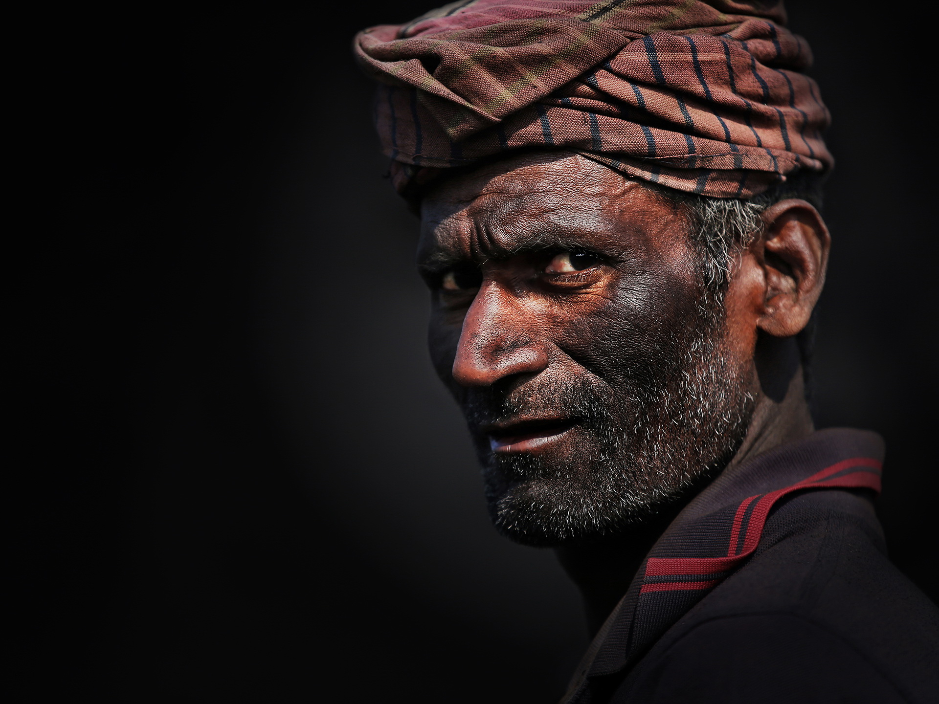 Nhiếp ảnh gia Latvia đoạt 5 huy chương thi ảnh nghệ thuật ở VN - Ảnh 5. Nhiếp ảnh gia Latvia đoạt 5 huy chương thi ảnh nghệ thuật ở VN - Ảnh 5.