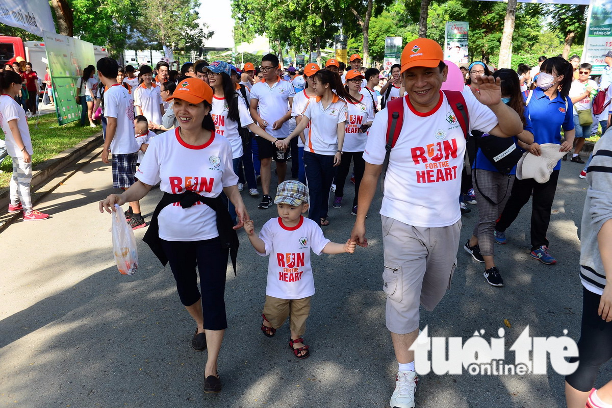 Gia đình đại chiến vì... dạy con - Ảnh 1.