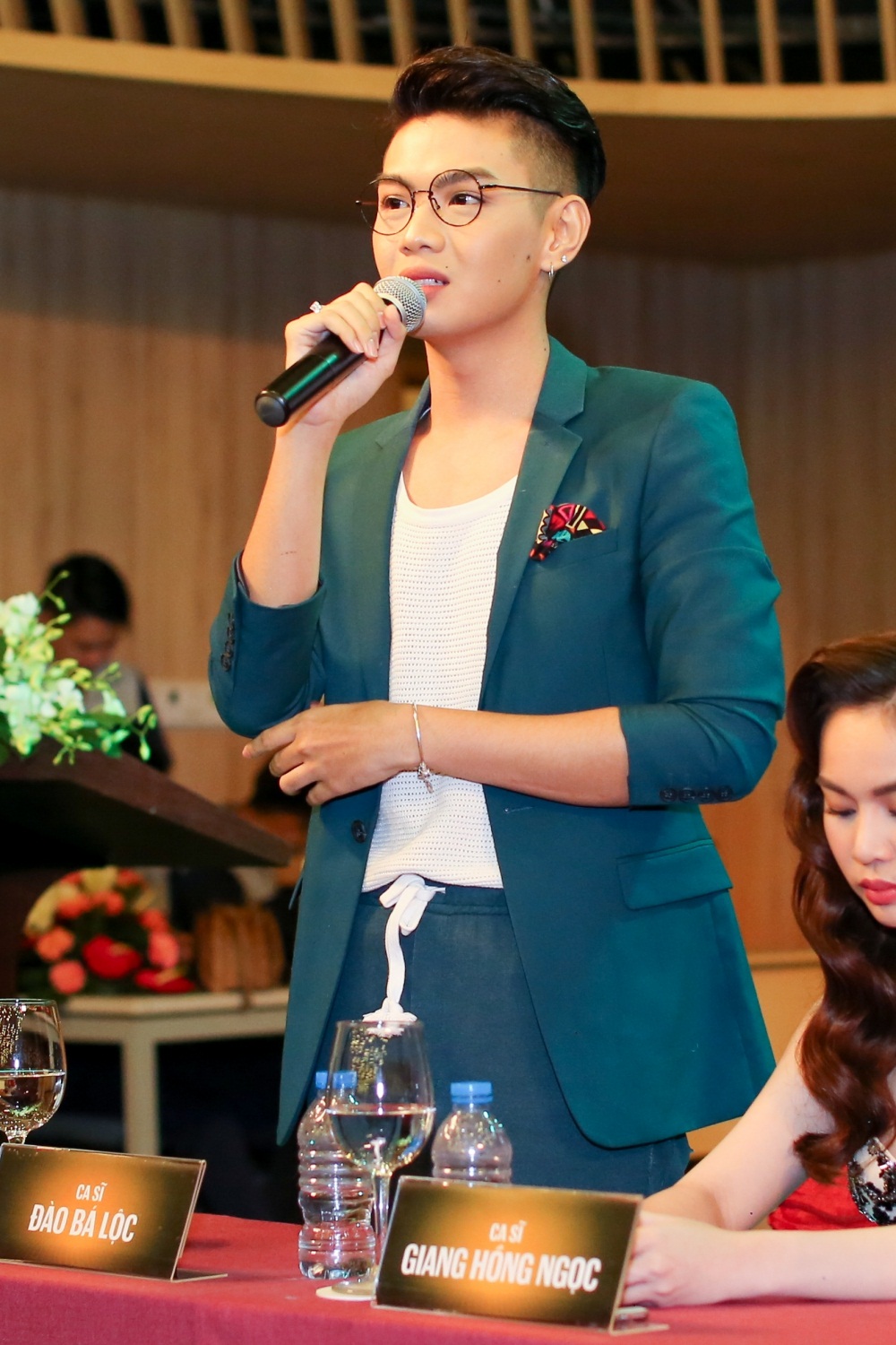 Mời Ngọc Sơn, Cặp đôi hoàn hảo nghiêng hẳn về trữ trình bolero - Ảnh 7. Mời Ngọc Sơn, Cặp đôi hoàn hảo nghiêng hẳn về trữ trình bolero - Ảnh 7.