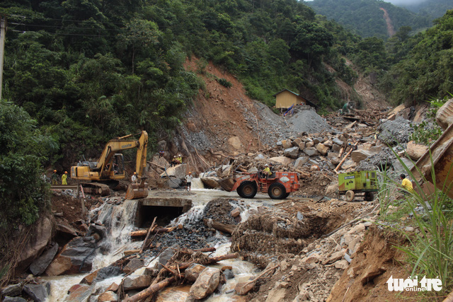 63 người chết, 35 người mất tích vì mưa lũ - Ảnh 1. 63 người chết, 35 người mất tích vì mưa lũ - Ảnh 1.