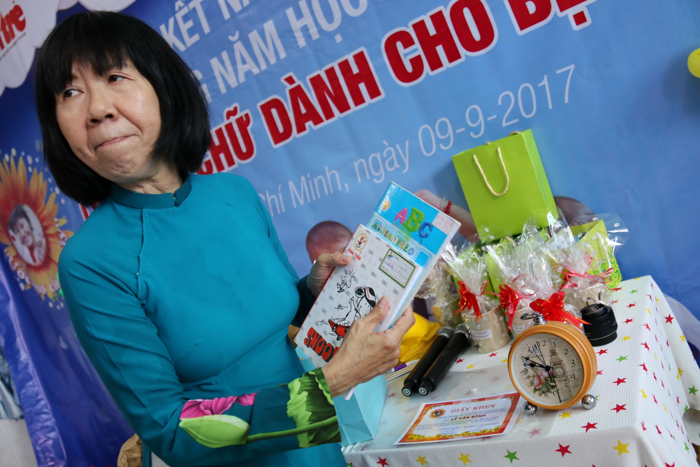 Khai giảng lớp Ước mơ của Thúy dù đã vắng bớt học trò - Ảnh 3. Khai giảng lớp Ước mơ của Thúy dù đã vắng bớt học trò - Ảnh 3.