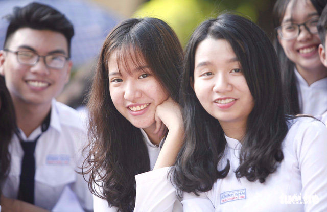 Gương mặt rạng rỡ của nam, nữ sinh ngày khai trường - Ảnh 7. Gương mặt rạng rỡ của nam, nữ sinh ngày khai trường - Ảnh 7.