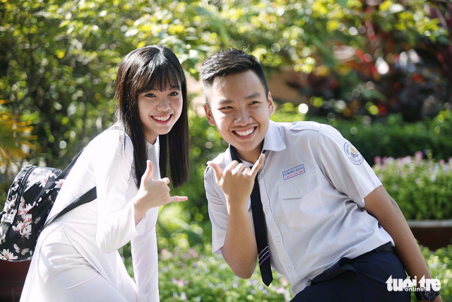 Gương mặt rạng rỡ của nam, nữ sinh ngày khai trường - Ảnh 5. Gương mặt rạng rỡ của nam, nữ sinh ngày khai trường - Ảnh 5.