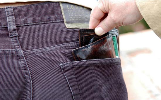 Bắt khẩn cấp 5 nghi can dùng ôtô đón khách rồi trấn lột - Ảnh 1. Bắt khẩn cấp 5 nghi can dùng ôtô đón khách rồi trấn lột - Ảnh 1.