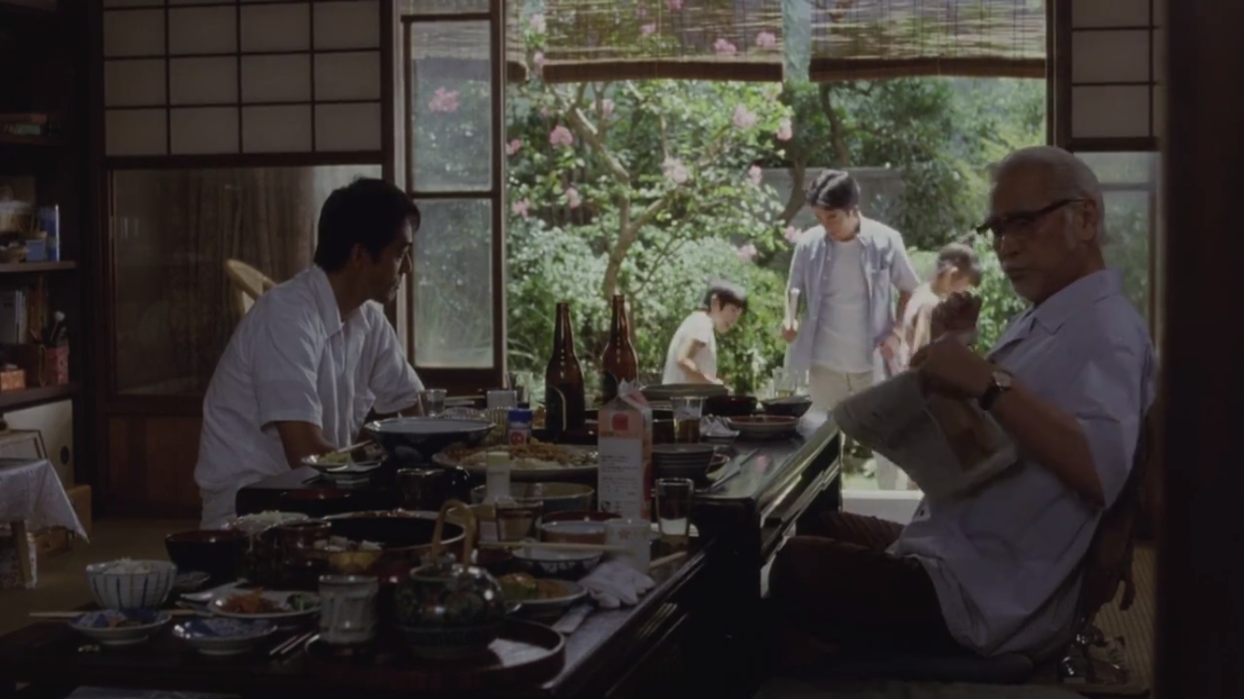 Cinema chủ nhật: Đời qua ô cửa rách với phim của Hirokazu Koreenda - Ảnh 1. Cinema chủ nhật: Đời qua ô cửa rách với phim của Hirokazu Koreenda - Ảnh 1.
