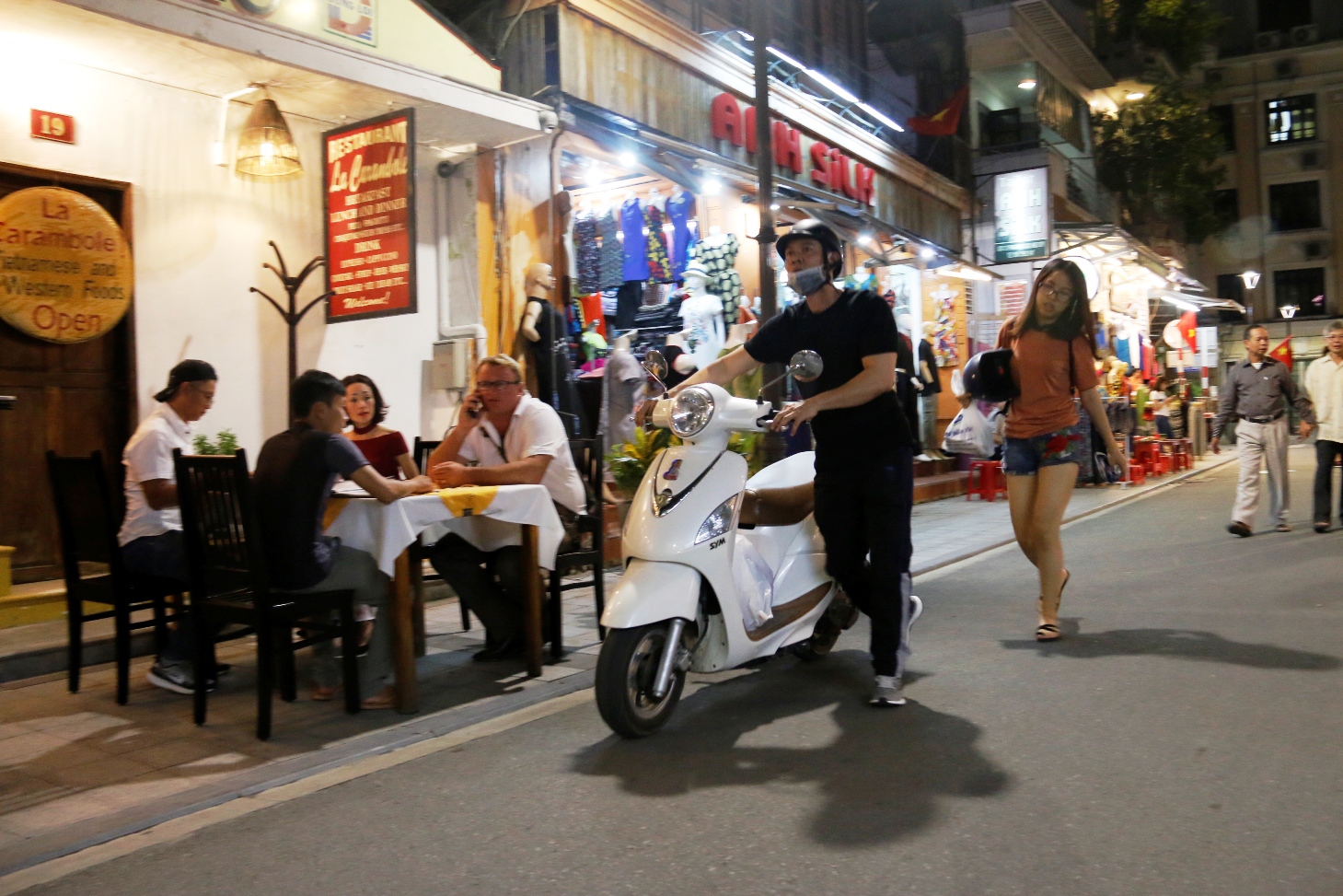 Cuối tuần Huế cũng có phố đi bộ - Ảnh 1. Cuối tuần Huế cũng có phố đi bộ - Ảnh 1.