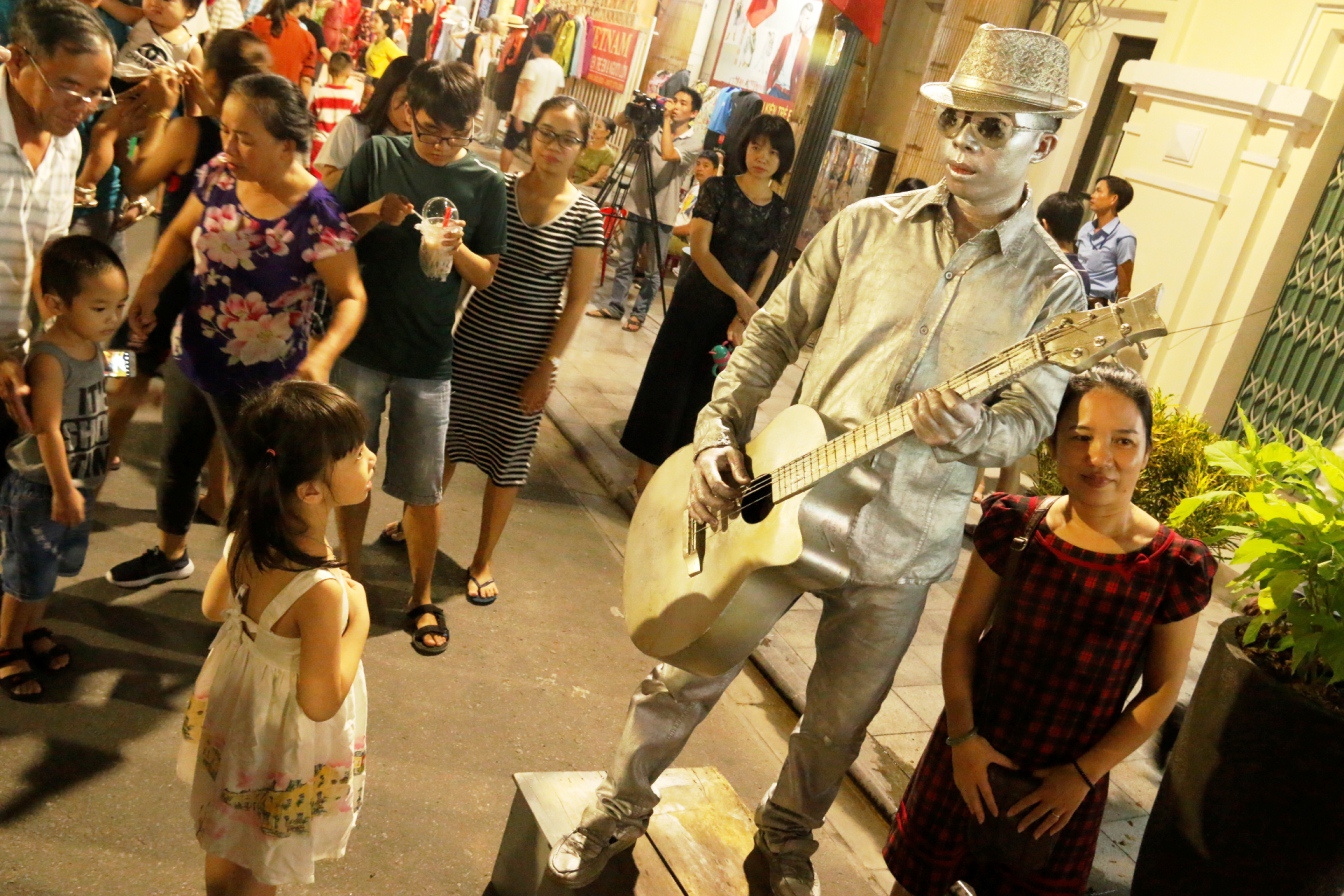 Cuối tuần Huế cũng có phố đi bộ - Ảnh 6. Cuối tuần Huế cũng có phố đi bộ - Ảnh 6.