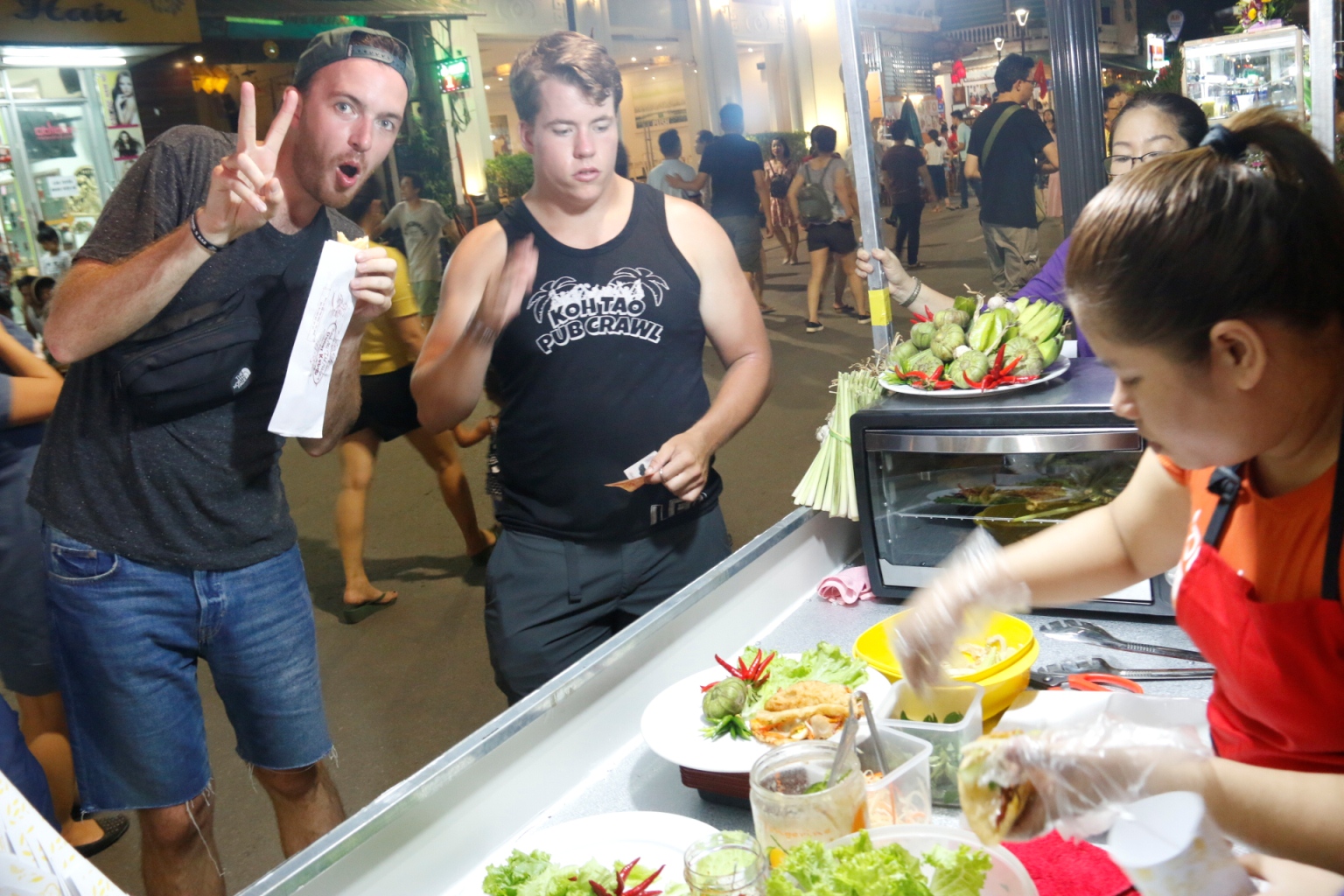 Cuối tuần Huế cũng có phố đi bộ - Ảnh 7. Cuối tuần Huế cũng có phố đi bộ - Ảnh 7.