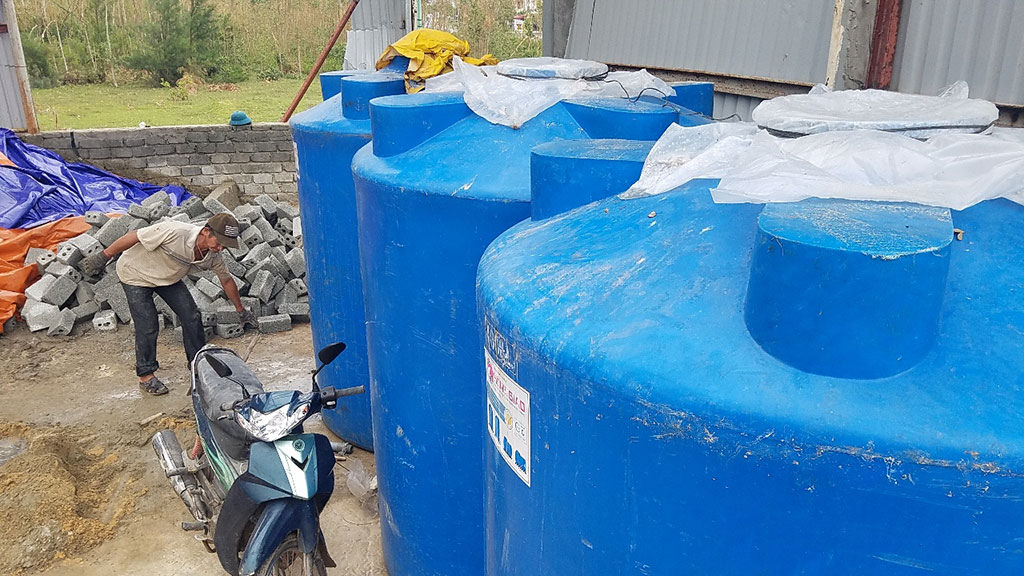 Sau bão, phát hiện cả kho hóa chất Trung Quốc bỏ hoang - Ảnh 3. Sau bão, phát hiện cả kho hóa chất Trung Quốc bỏ hoang - Ảnh 3.