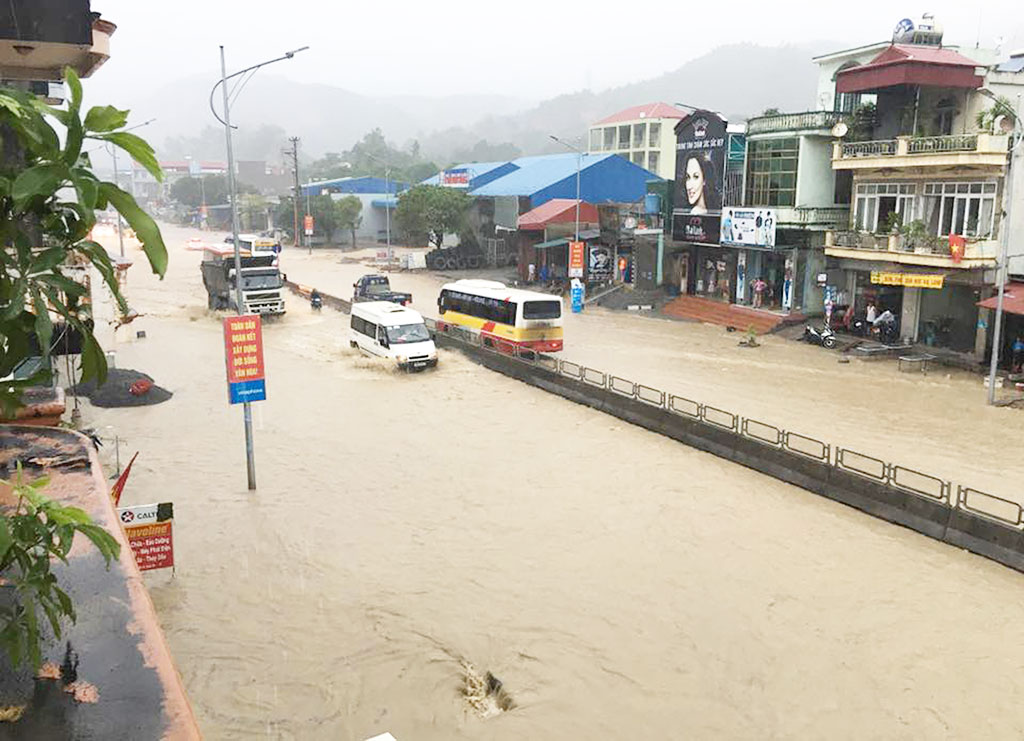 Quảng Ninh: Mưa lớn, nhiều điểm ngập sâu - Ảnh 1.