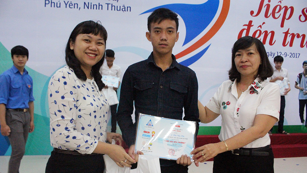 Tiếp sức để các em giữ mãi nhiệt huyết hôm nay - Ảnh 3. Tiếp sức để các em giữ mãi nhiệt huyết hôm nay - Ảnh 3.