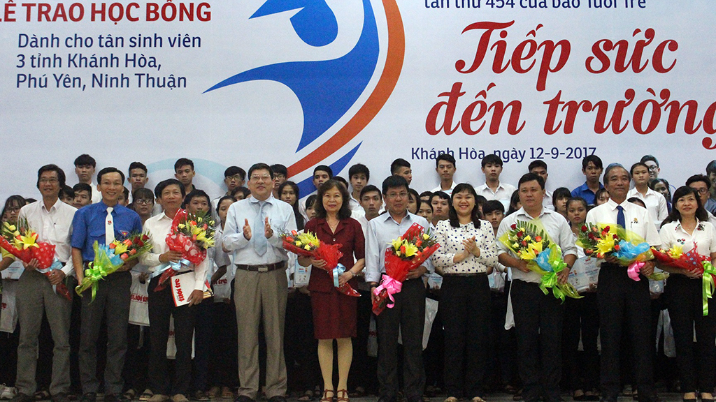 Tiếp sức để các em giữ mãi nhiệt huyết hôm nay - Ảnh 5. Tiếp sức để các em giữ mãi nhiệt huyết hôm nay - Ảnh 5.