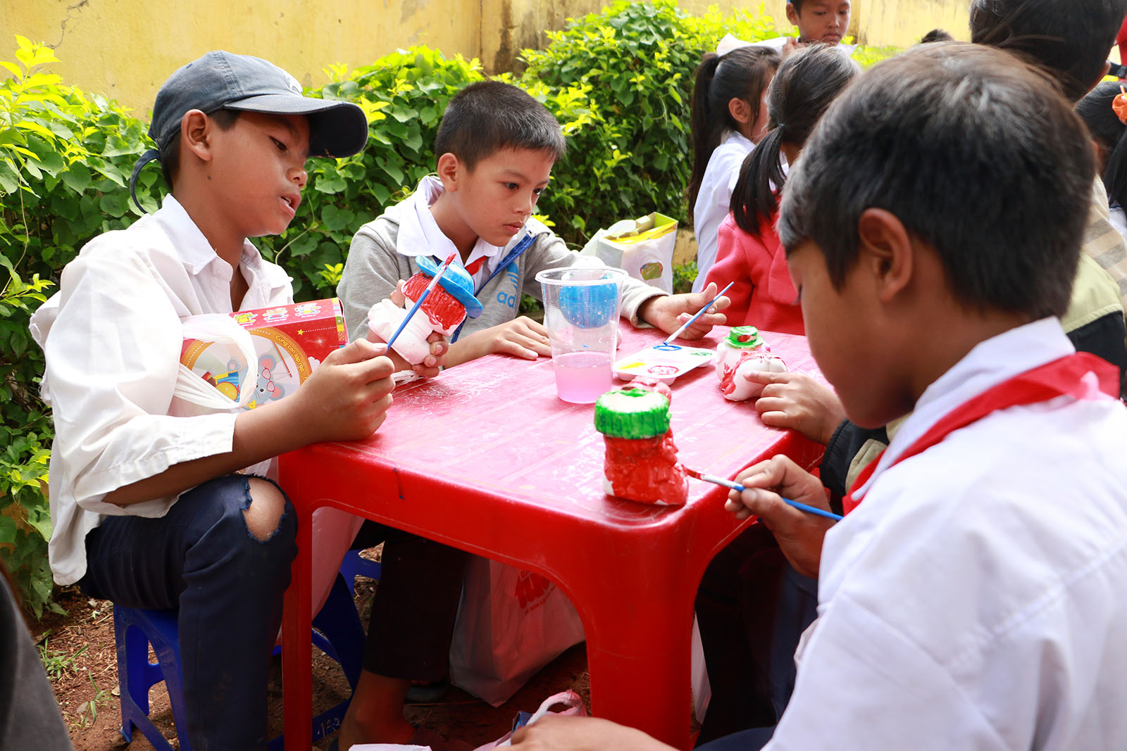 Mang trăng sáng trung thu lên cho trẻ em vùng cao - Ảnh 4. Mang trăng sáng trung thu lên cho trẻ em vùng cao - Ảnh 4.