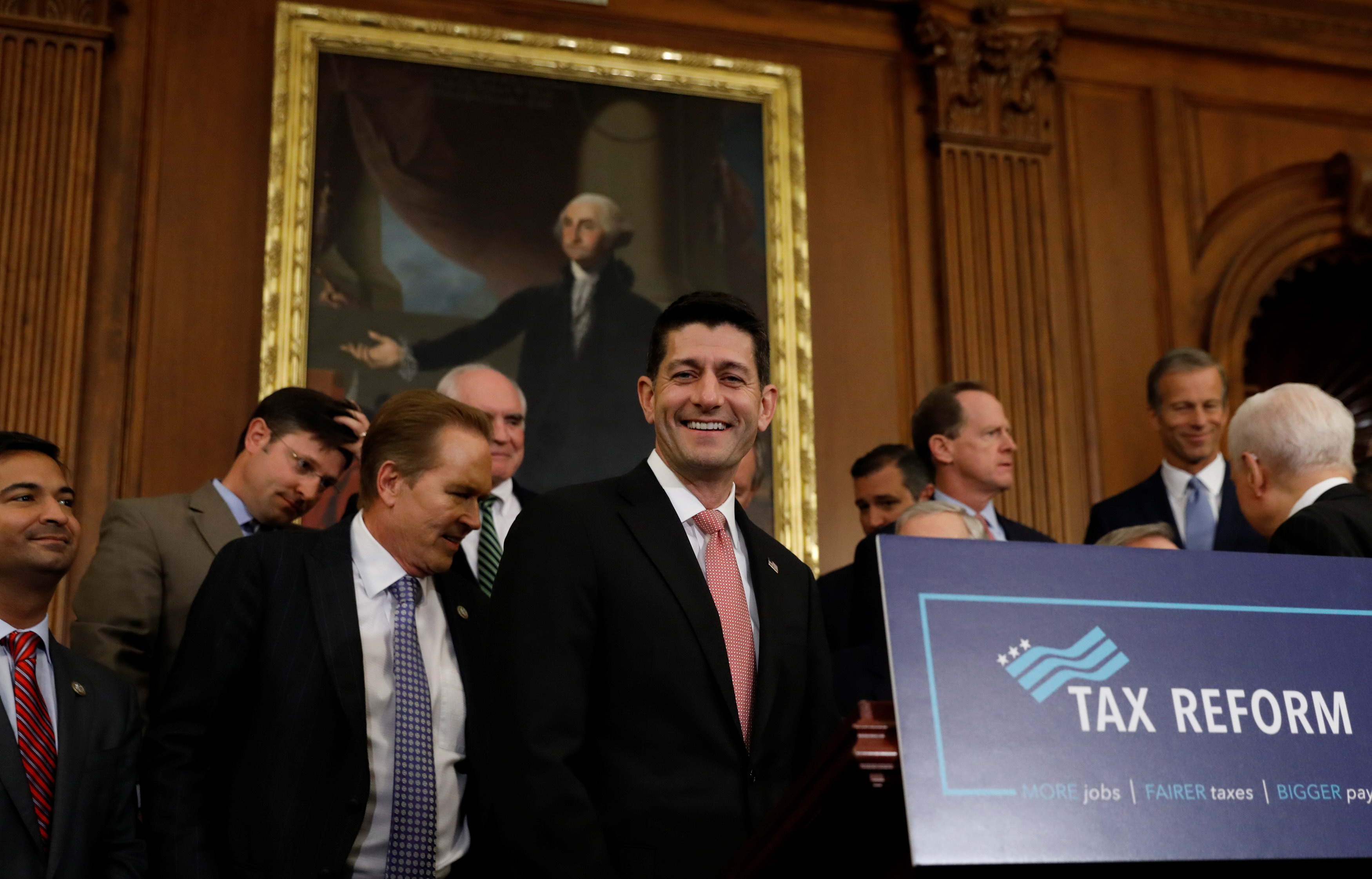 Sau tất cả, ông Trump chỉ giảm thuế cho người giàu - Ảnh 1. Sau tất cả, ông Trump chỉ giảm thuế cho người giàu - Ảnh 1.