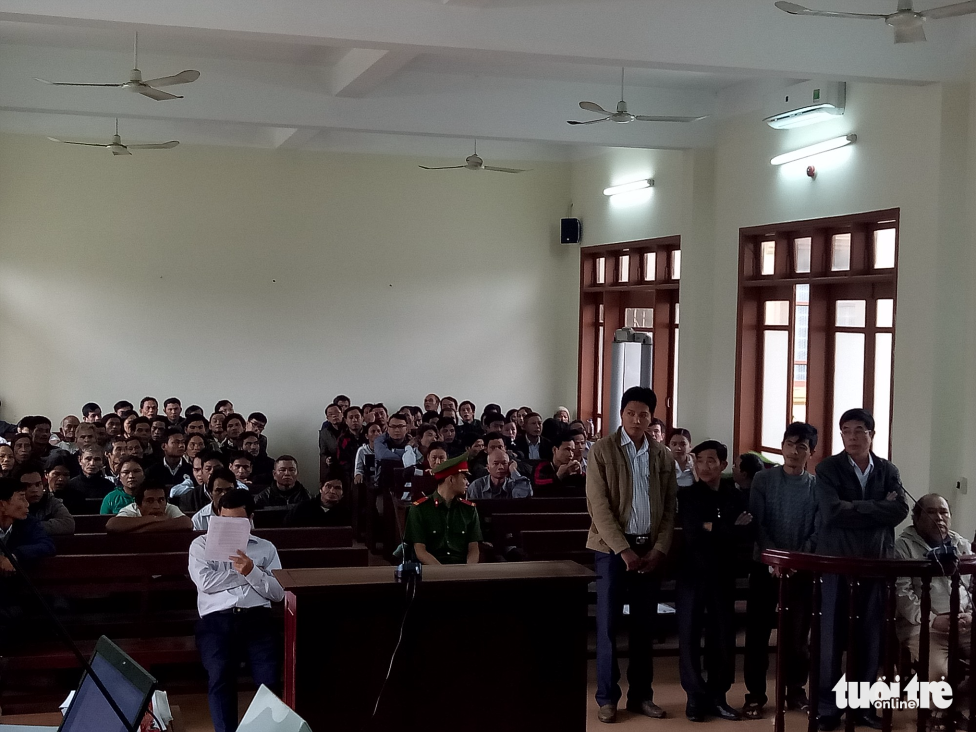 Vụ án thủy điện Đăk Drinh: 183 người vắng mặt không lý do - Ảnh 2. Vụ án thủy điện Đăk Drinh: 183 người vắng mặt không lý do - Ảnh 2.