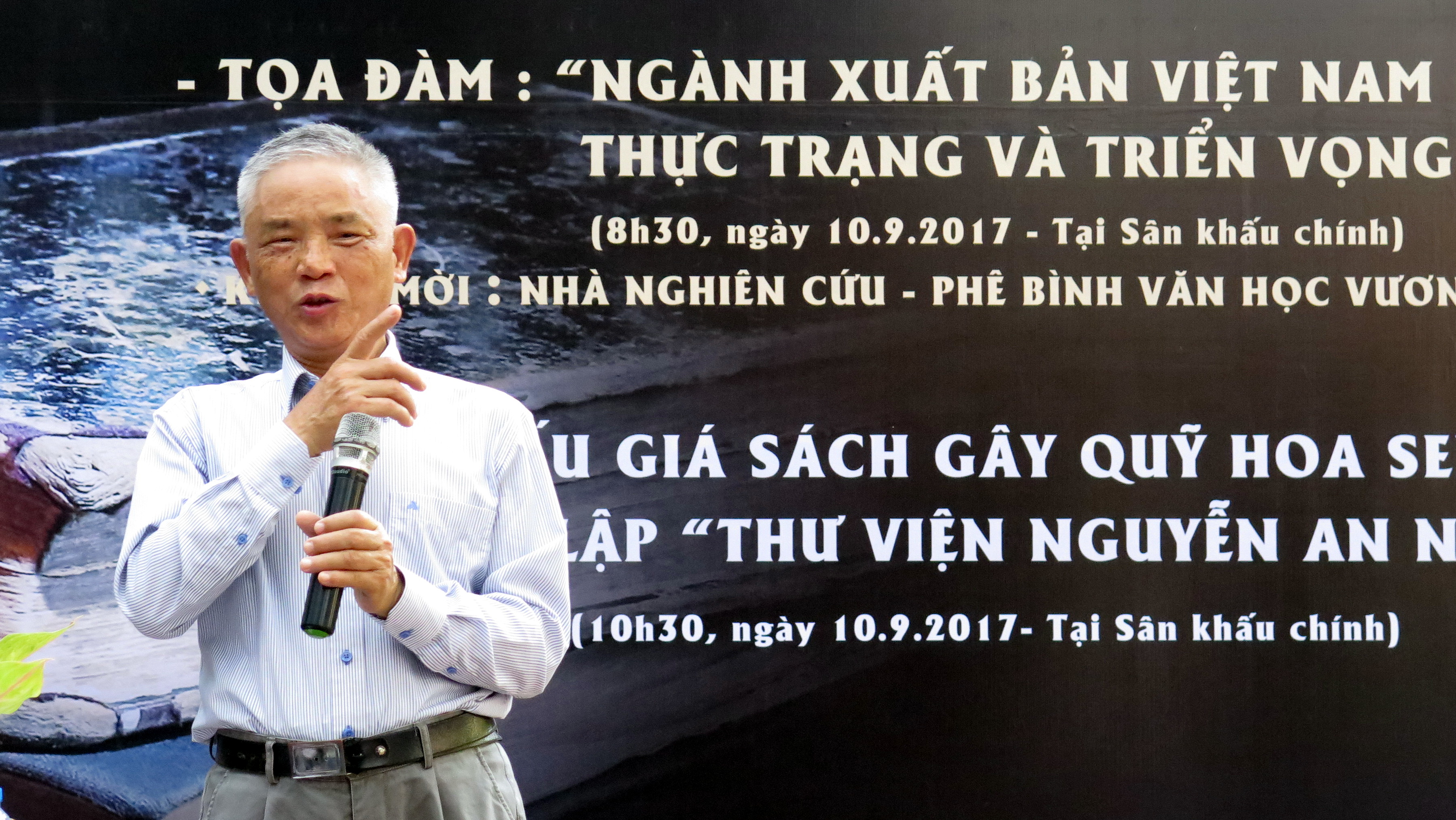 Có vai vế trong hội nhà văn thì làm giám đốc nhà xuất bản - Ảnh 1. Có vai vế trong hội nhà văn thì làm giám đốc nhà xuất bản - Ảnh 1.