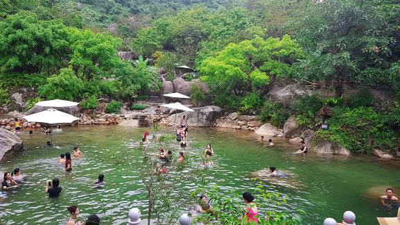 Vui lễ 30-4 & 1-5 sôi động tại Công viên suối khoáng nóng Núi Thần Tài - Ảnh 1. Vui lễ 30-4 & 1-5 sôi động tại Công viên suối khoáng nóng Núi Thần Tài - Ảnh 1.