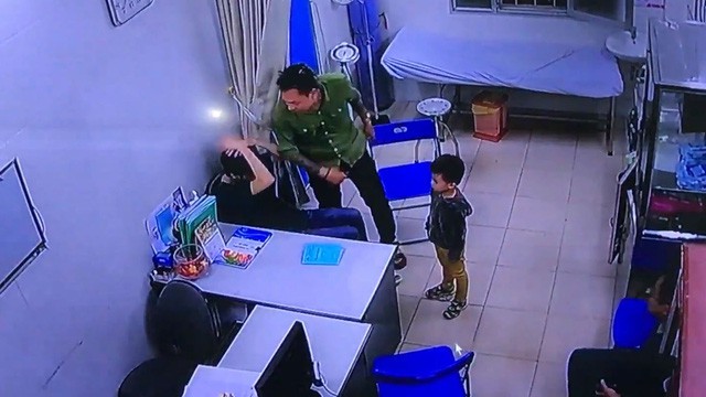 Chủ tịch Hà Nội yêu cầu làm rõ vụ bác sĩ Bệnh viện Xanh Pôn bị đánh - Ảnh 1. Chủ tịch Hà Nội yêu cầu làm rõ vụ bác sĩ Bệnh viện Xanh Pôn bị đánh - Ảnh 1.