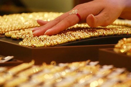 Sau khi vượt mốc 37 triệu đồng/lượng, giá vàng liên tục trồi sụt thất thường - Ảnh 1. Sau khi vượt mốc 37 triệu đồng/lượng, giá vàng liên tục trồi sụt thất thường - Ảnh 1.