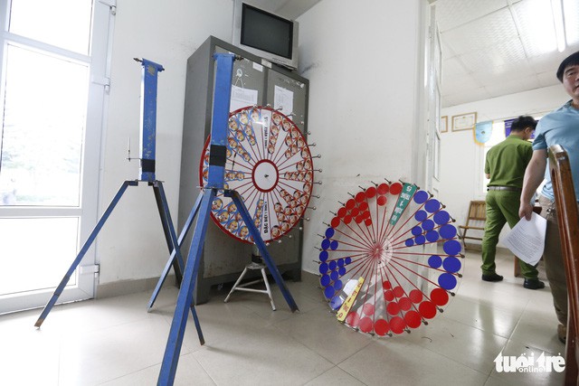 Gắn chip điện tử lừa người chơi đánh bạc tại hội chợ Đà Lạt - Ảnh 4. Gắn chip điện tử lừa người chơi đánh bạc tại hội chợ Đà Lạt - Ảnh 4.