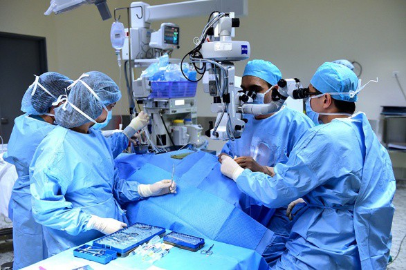 Tấm lòng mở “cánh cửa ánh sáng” cho bệnh nhân nghèo - Ảnh 3. Tấm lòng mở “cánh cửa ánh sáng” cho bệnh nhân nghèo - Ảnh 3.