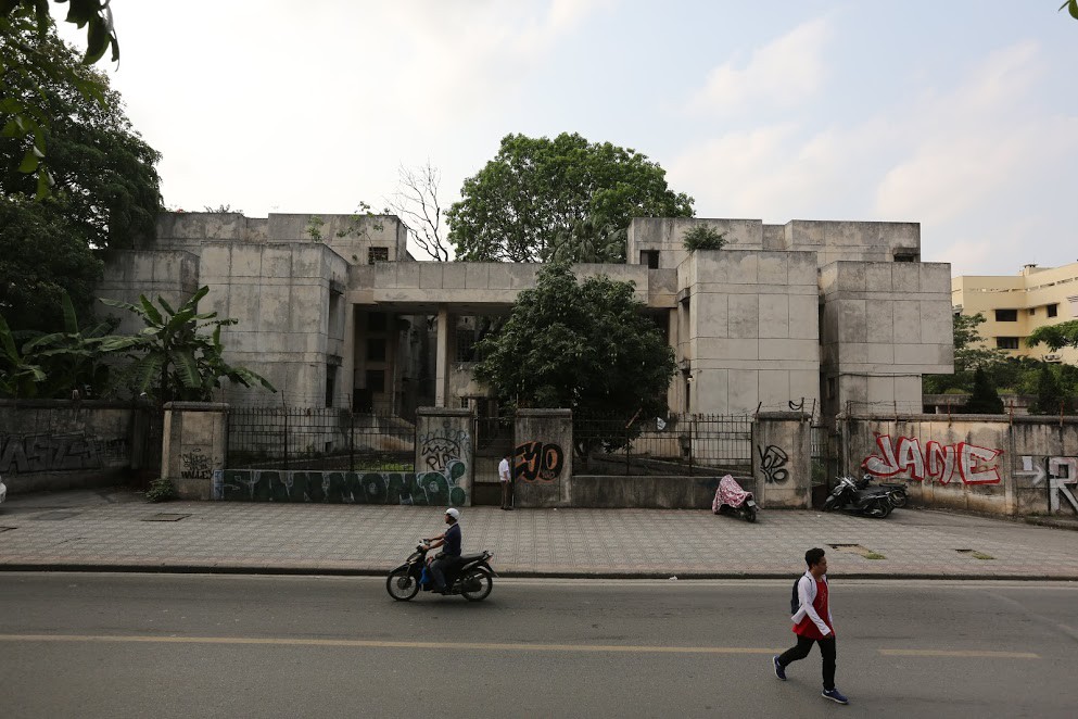 Khu Nhà ma nổi tiếng Hà Nội bỏ hoang 27 năm có chủ mới  - Ảnh 1.