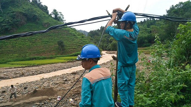 Nhà mạng chiến đấu với trắng sóng hậu lũ quét ở Tây Bắc - Ảnh 4. Nhà mạng chiến đấu với trắng sóng hậu lũ quét ở Tây Bắc - Ảnh 4.