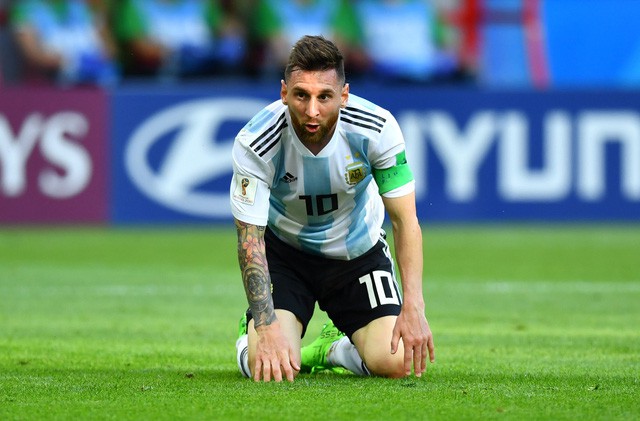 Chấm dứt kỷ nguyên Messi - Ronaldo, chờ cú đẩy domino đầu tiên - Ảnh 2. Chấm dứt kỷ nguyên Messi - Ronaldo, chờ cú đẩy domino đầu tiên - Ảnh 2.