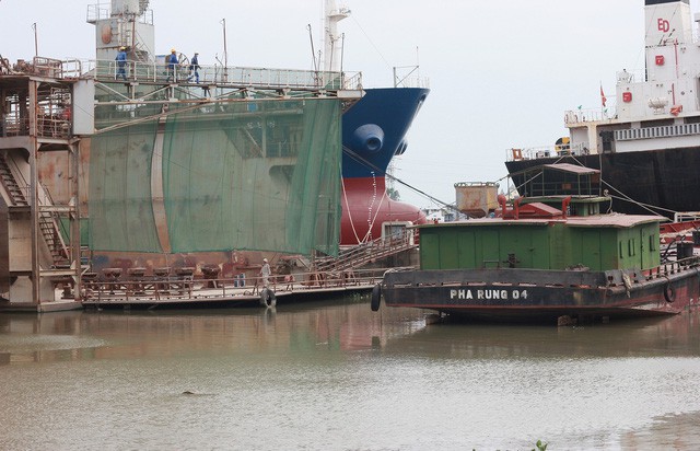 4 thuyền viên bị bỏng trong vụ nổ tàu lai dắt đã tử vong - Ảnh 1. 4 thuyền viên bị bỏng trong vụ nổ tàu lai dắt đã tử vong - Ảnh 1.