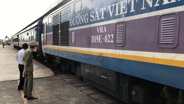 Kỷ luật cá nhân để xảy ra sự cố tàu vượt tín hiệu trái phép - Ảnh 1. Kỷ luật cá nhân để xảy ra sự cố tàu vượt tín hiệu trái phép - Ảnh 1.