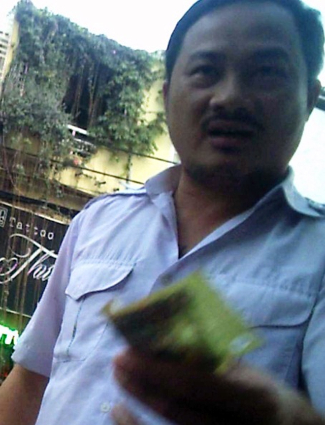 Thâm nhập đường dây taxi dù “chặt chém” khách - Ảnh 4. Thâm nhập đường dây taxi dù “chặt chém” khách - Ảnh 4.