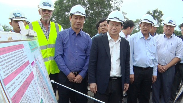 Phó thủ tướng Trịnh Đình Dũng kiểm tra cao tốc Đà Nẵng - Quảng Ngãi - Ảnh 1. Phó thủ tướng Trịnh Đình Dũng kiểm tra cao tốc Đà Nẵng - Quảng Ngãi - Ảnh 1.