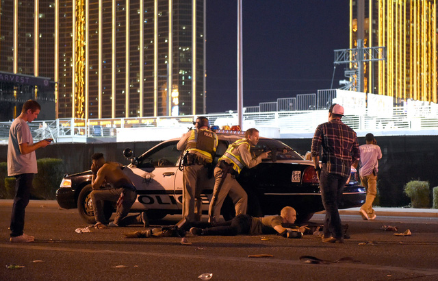 Những khoảnh khắc khó quên của vụ thảm sát Las Vegas - Ảnh 2.
