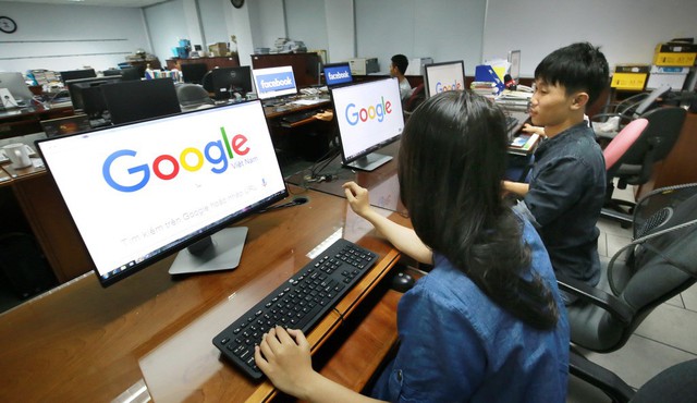 Đặt máy chủ cũng không chặn được tin giả từ Facebook, Google - Ảnh 1. Đặt máy chủ cũng không chặn được tin giả từ Facebook, Google - Ảnh 1.