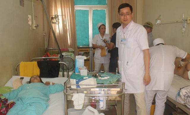 Cứu người, ngừa dịch sau bão - Ảnh 1. Cứu người, ngừa dịch sau bão - Ảnh 1.