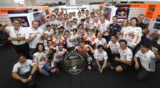 MotoGP 2017 chặng 18: Chiến thắng áp đảo của Repsol Honda Team - Ảnh 1. MotoGP 2017 chặng 18: Chiến thắng áp đảo của Repsol Honda Team - Ảnh 1.