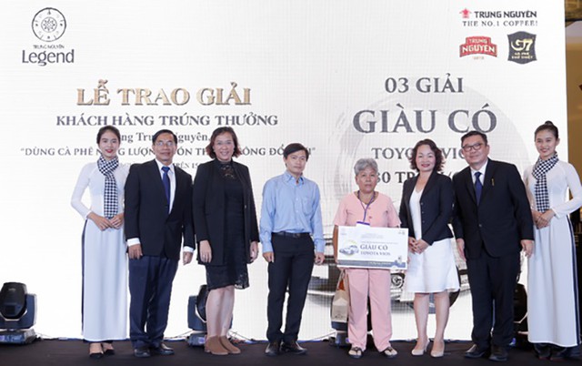 Trung Nguyên, G7 trao giải xe Toyota Vios - Ảnh 1. Trung Nguyên, G7 trao giải xe Toyota Vios - Ảnh 1.